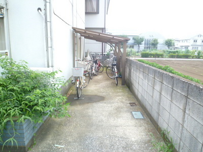 Other. 5m to the parking lot (Other)