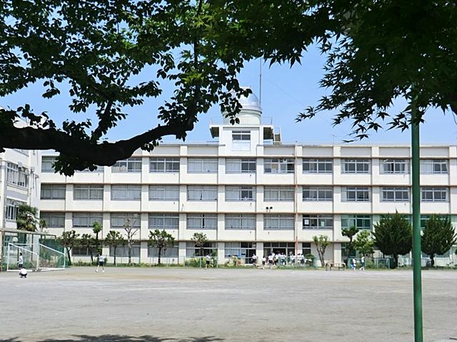 Junior high school. 2000m to the East Junior High School