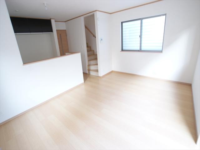 Living. <2 Building Living> South-facing bright living