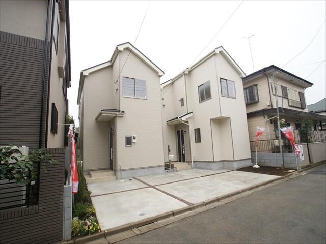 Local appearance photo. Is an environment suitable for the elementary school near the child-rearing. Convenient shopping in a 2-minute walk from the large-scale commercial facilities Aeon Mall! 