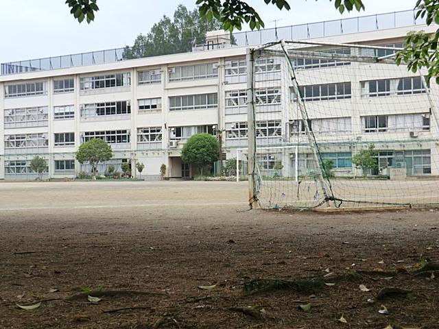 Junior high school. 400m to the West Junior High School