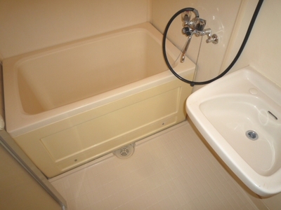 Bath. There washbasin bath