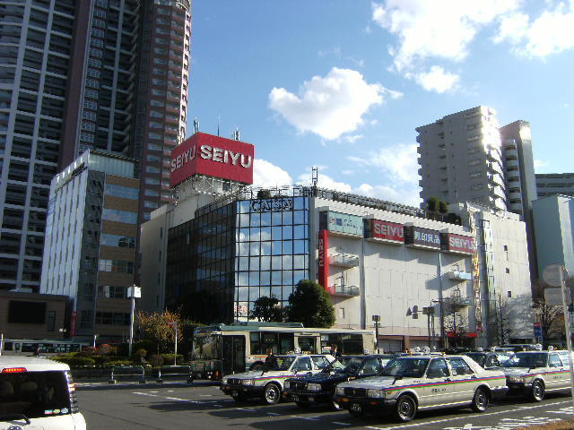 Supermarket. Seiyu to (super) 370m