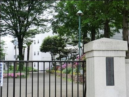 Junior high school. Higashikurume Tatsunishi until junior high school 355m