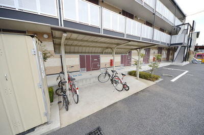 Other. 10m to the parking lot (Other)