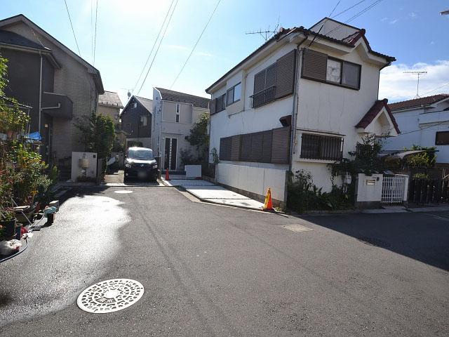 Local photos, including front road. Contact road situation