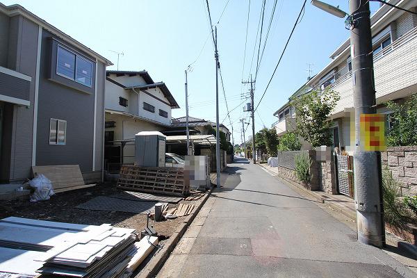 Local photos, including front road. Local (September 20, 2013) Shooting