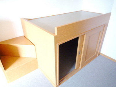 Other room space. Convenient storage bet