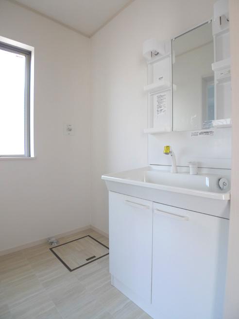 Same specifications photos (Other introspection). Wash room (complete construction cases)