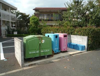 Other. 10m until the garbage storage (Other)