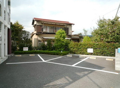 Other. 10m to the parking lot (Other)