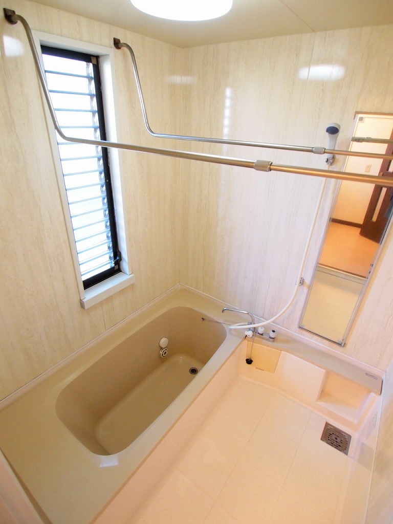 Bath. Reheating function with bathroom