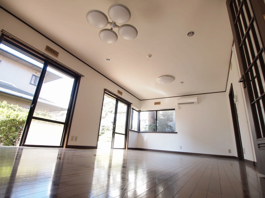 Living and room. LDK19.5 Pledge open space of ☆