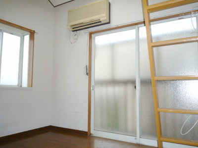 Other room space. Ceiling is high