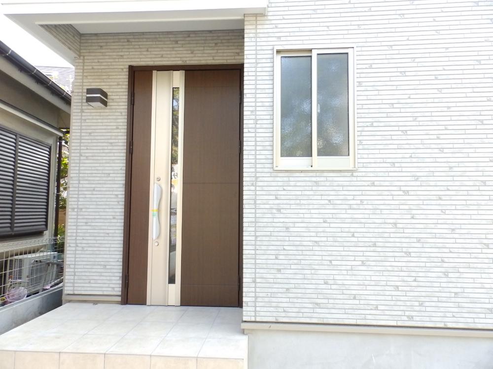 Entrance. Local (11 May 2013) Shooting