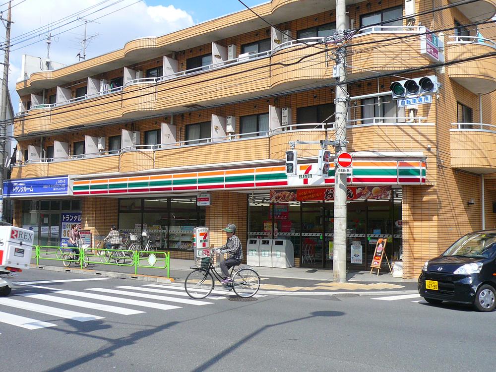 Convenience store. Seven-Eleven to 350m Seven-Eleven