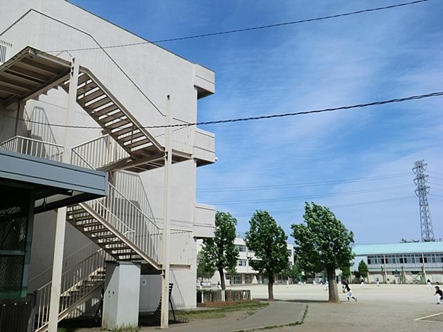 Primary school. Ninth to elementary school 820m