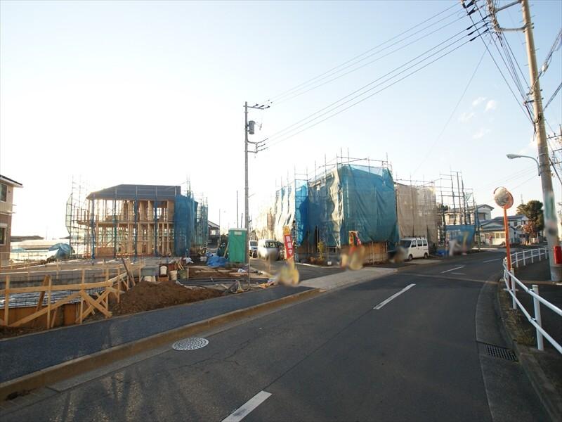 Local appearance photo. Front road 5m or more