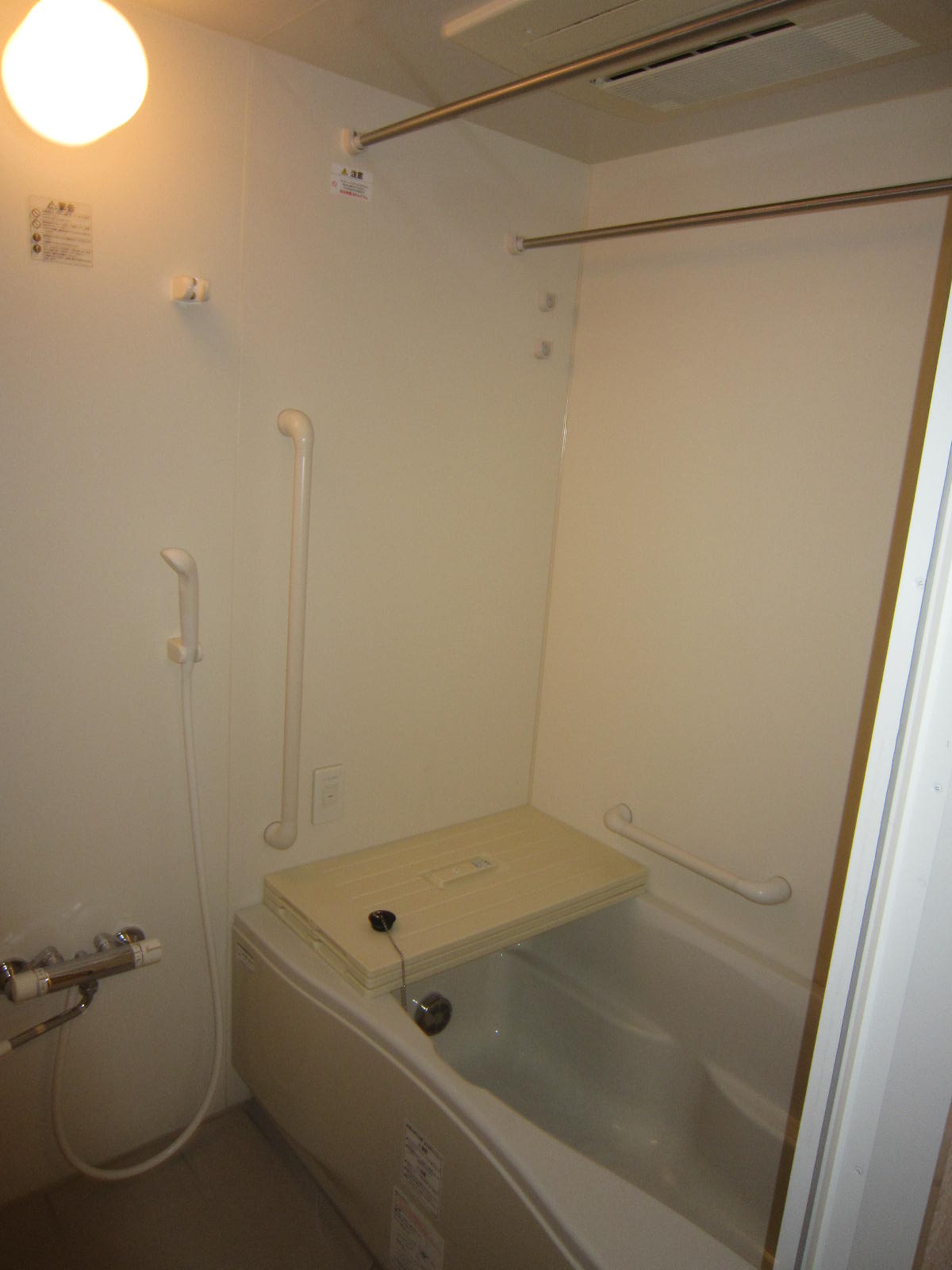 Bath. Automatic hot water clad function. Bathroom dry with