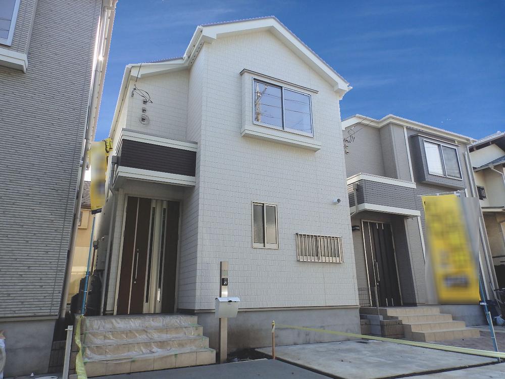 Local appearance photo. Local (11 May 2013) Shooting In a quiet residential area New residential housing It was completed