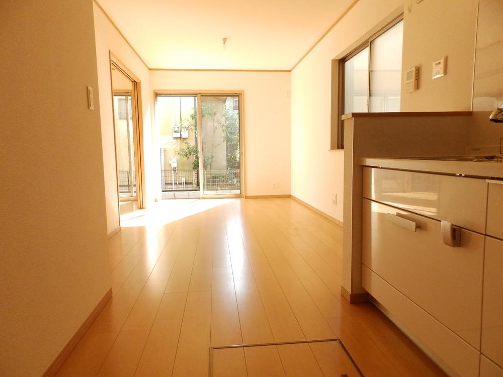 Living. Indoor (11 May 2013) Shooting  Is LDK entering the warm sun from the south