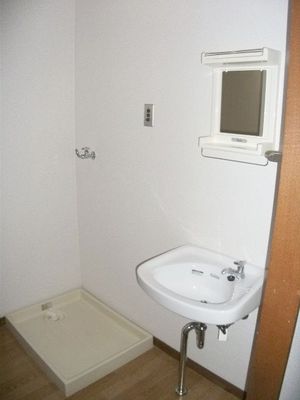 Washroom. ● washroom ●