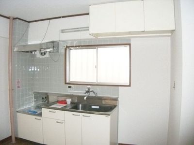 Kitchen. ● 2-burner stove is put kitchen ●