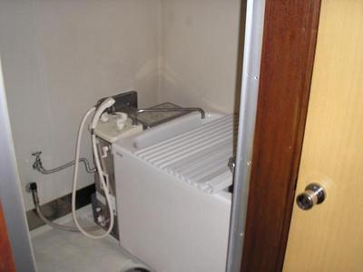 Bath. ● bathroom ●