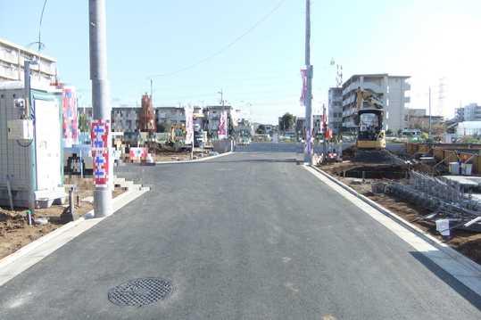 Local photos, including front road. Frontal road