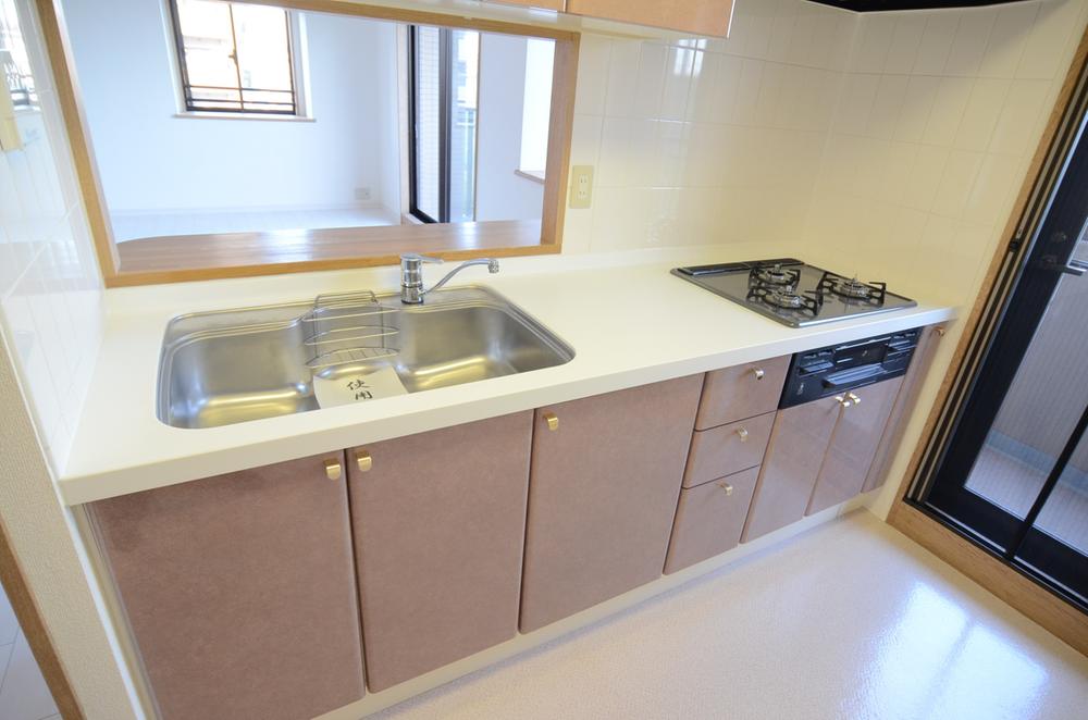 Kitchen. Indoor (11 May 2013) Shooting