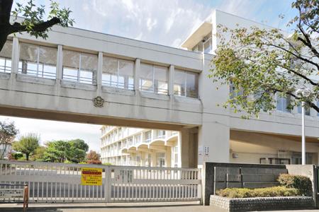 Junior high school. 500m to the first junior high school