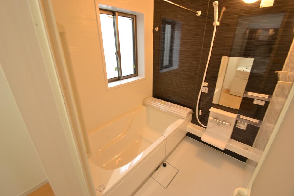 Bathroom. Indoor (12 May 2013) Shooting 11 Building