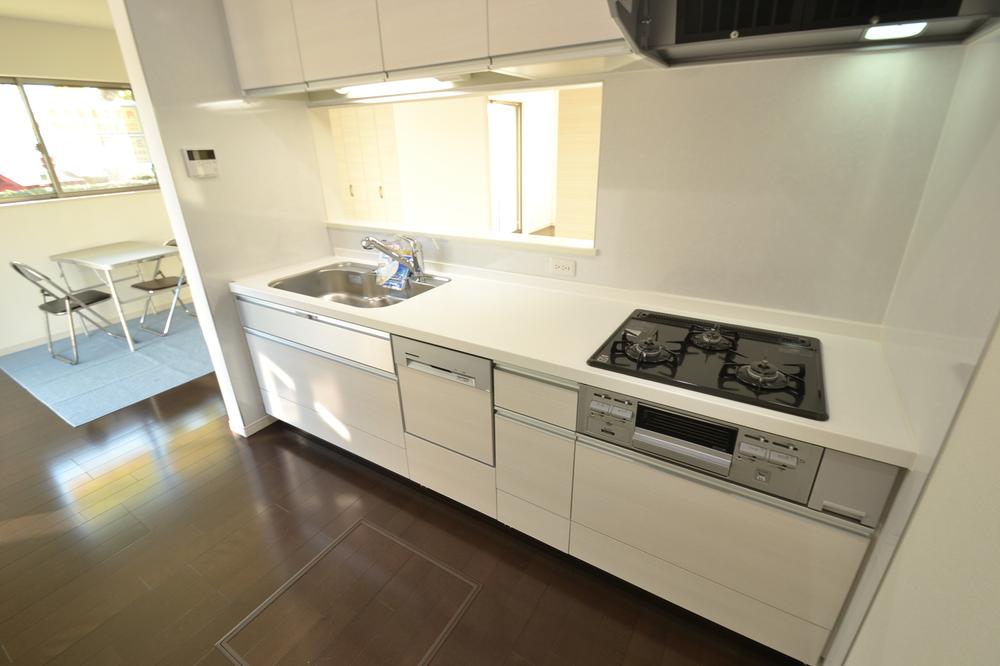 Kitchen. Indoor (12 May 2013) Shooting 12 Building