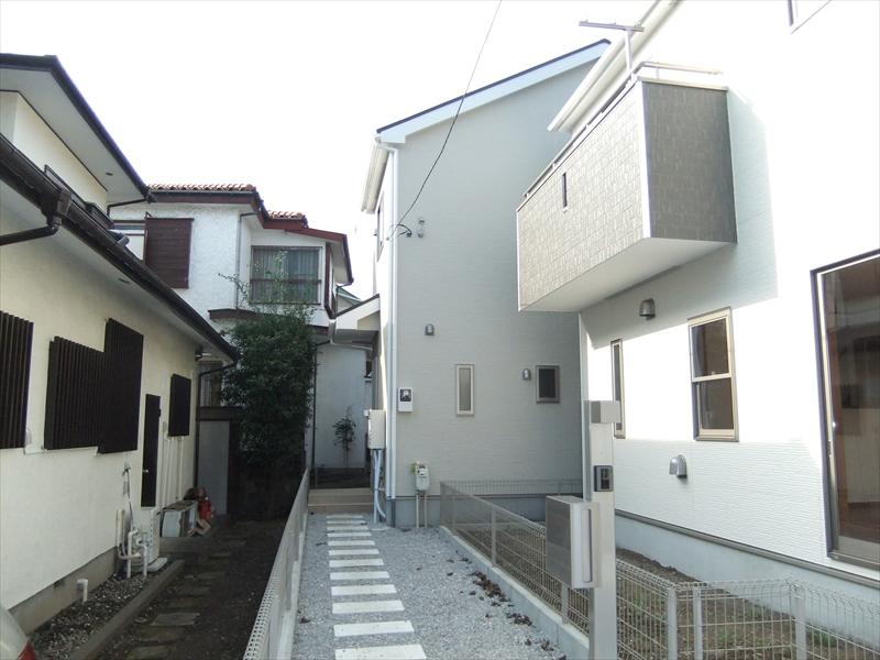 Local appearance photo. 4 Building