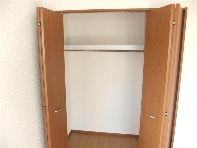 Receipt. Each room, Plenty of storage. There is also Grenier!