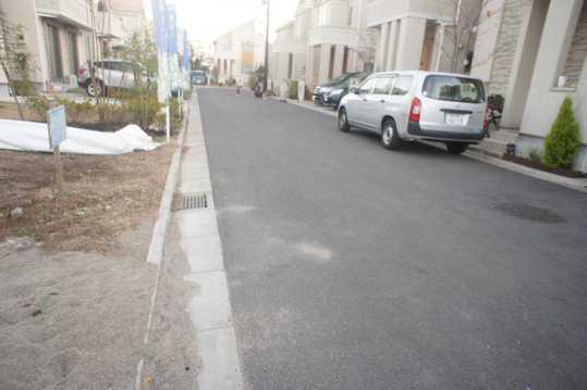 Local photos, including front road. Frontal road