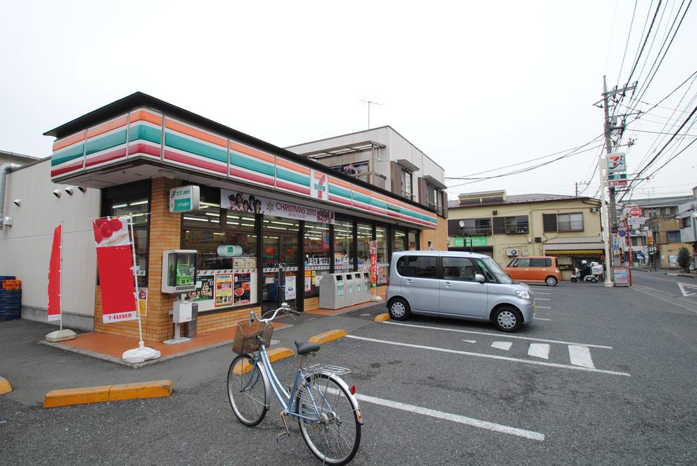 Convenience store. 290m to Seven-Eleven