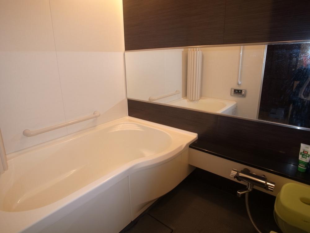 Bathroom. Indoor (12 May 2013) Shooting