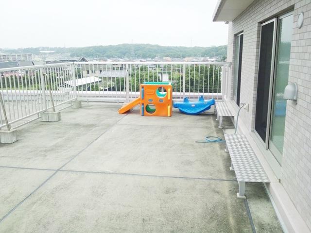 Balcony. Urban Castle Higashimurayama roof balcony