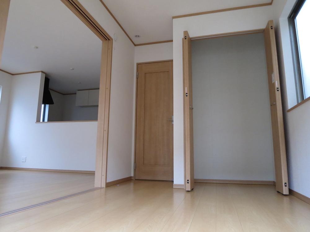 Living. Local (11 May 2013) Shooting