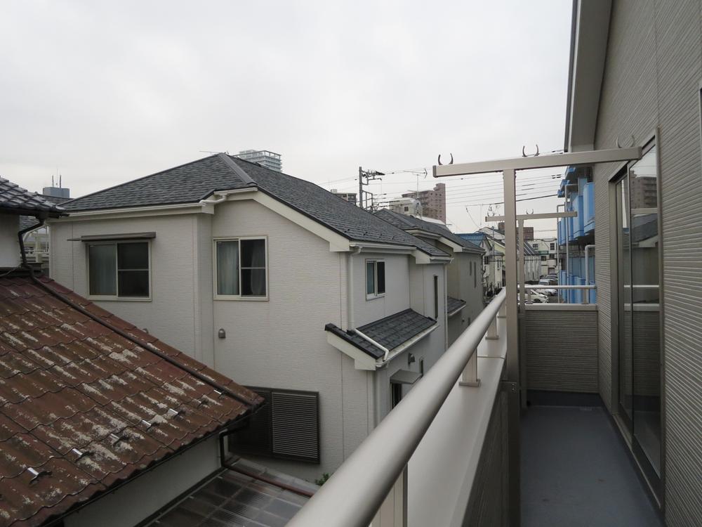 View photos from the dwelling unit. Local (11 May 2013) Shooting