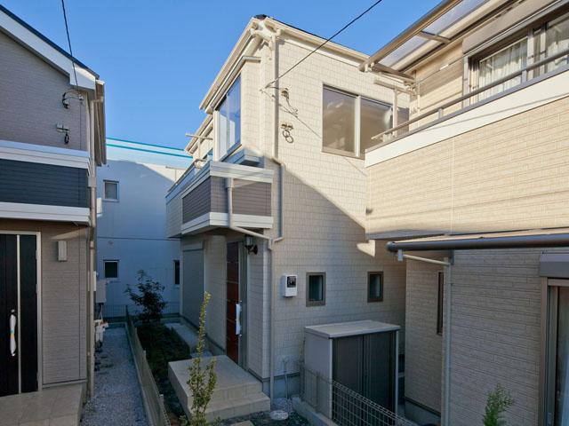 Entrance. Local (12 May 2013) Shooting