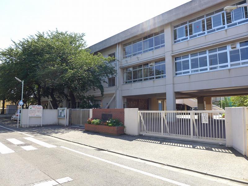 Junior high school. Higashimurayama 500m to stand sixth junior high school