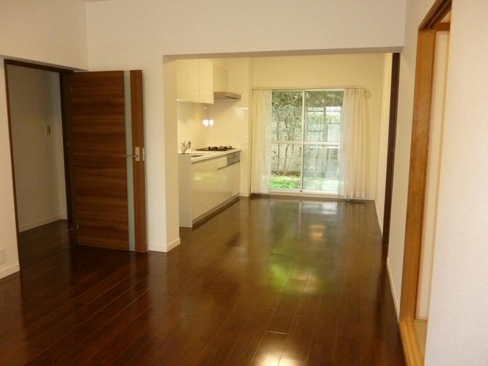 Living. 15.7 Pledge ・ Flooring (sound insulation LL45)