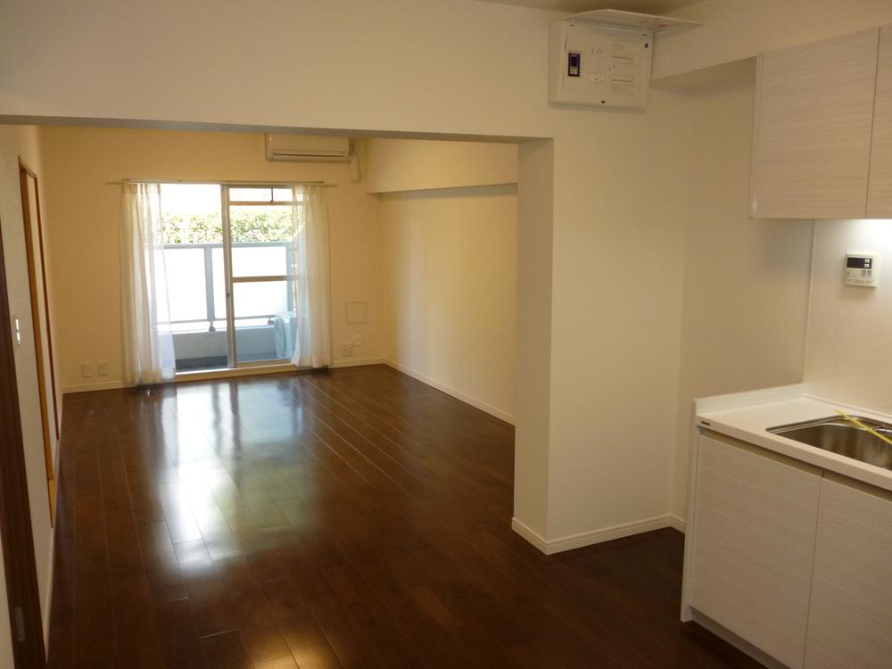 Living. 15.7 Pledge ・ Flooring (sound insulation LL45)