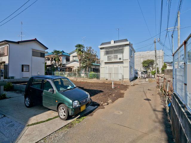 Local photos, including front road. Local (11 May 2013) Shooting