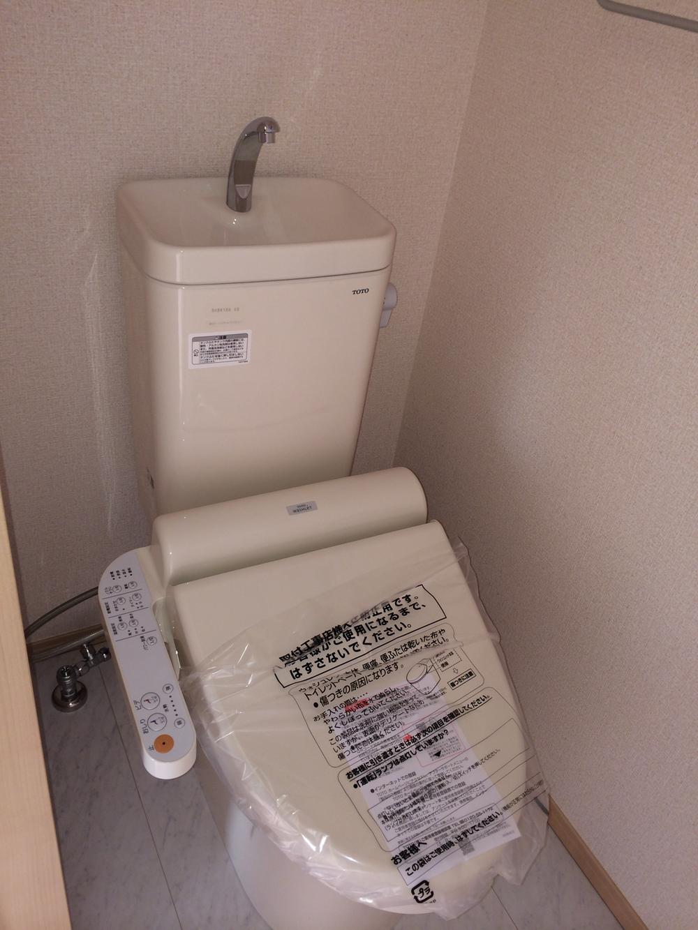 Toilet. Indoor (12 May 2013) Shooting