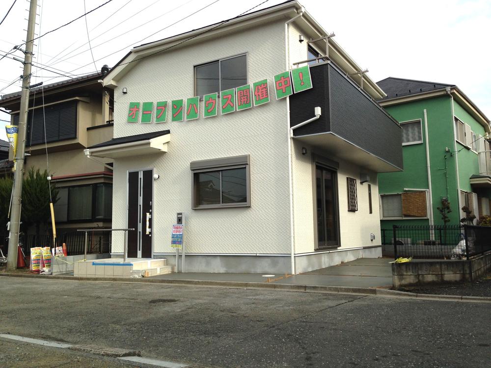 Local appearance photo. Local (12 May 2013) shooting imposing complete