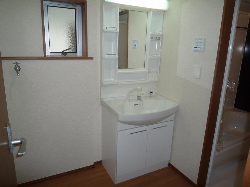 Wash basin, toilet. Indoor (10 May 2013) Shooting