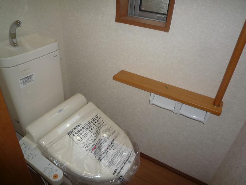 Toilet. Indoor (10 May 2013) Shooting